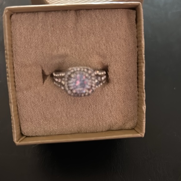 ♥️Boho Style Ring , large round Zircon, surrounded by ave set stones, 925 plated - Picture 6 of 15